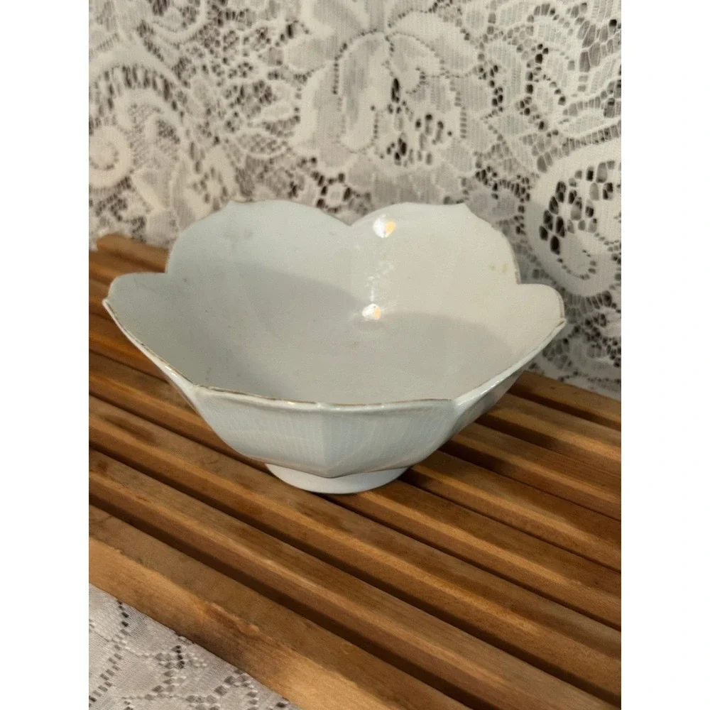 Vintage White Scalloped Porcelain Ribbed Bowl with Gold Rim Flower Shape Decor
